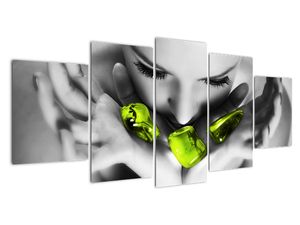 Moderna slika - zeleno kamenje na dlanu